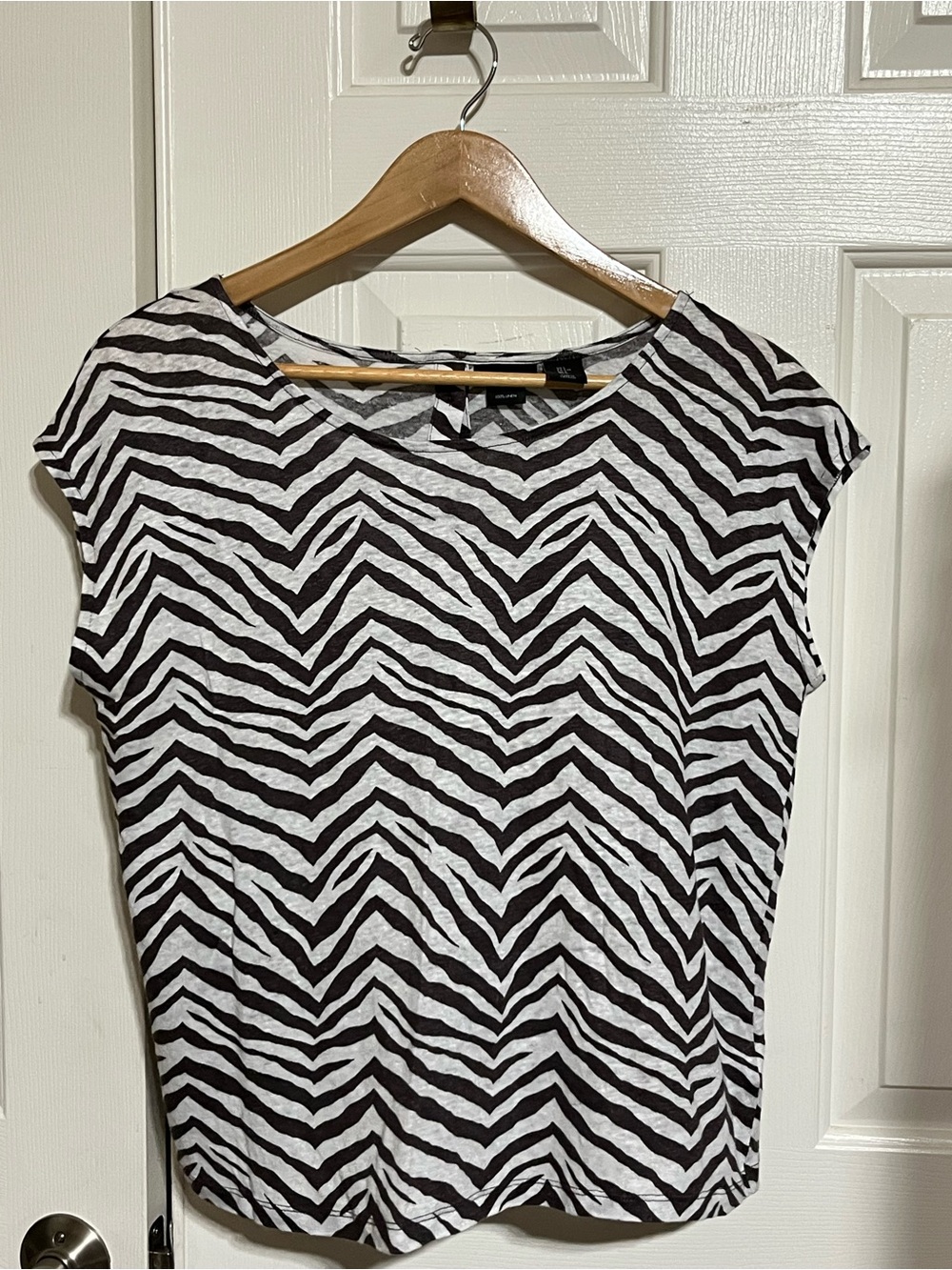 Tahari 100% Linen Black and White Zebra-Stripe Cap Sleeve Top